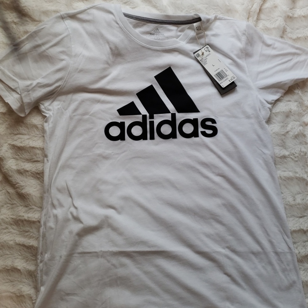NWT Women's Adidas classic Tshirt L